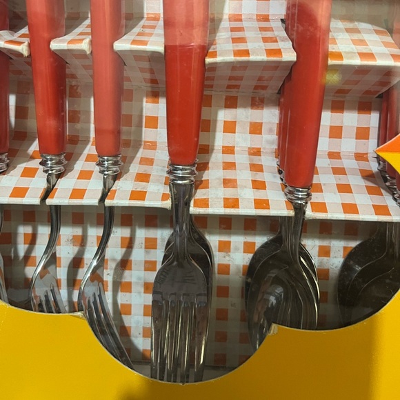 Groovy vintage flatware set - new in box - Picture 2 of 4